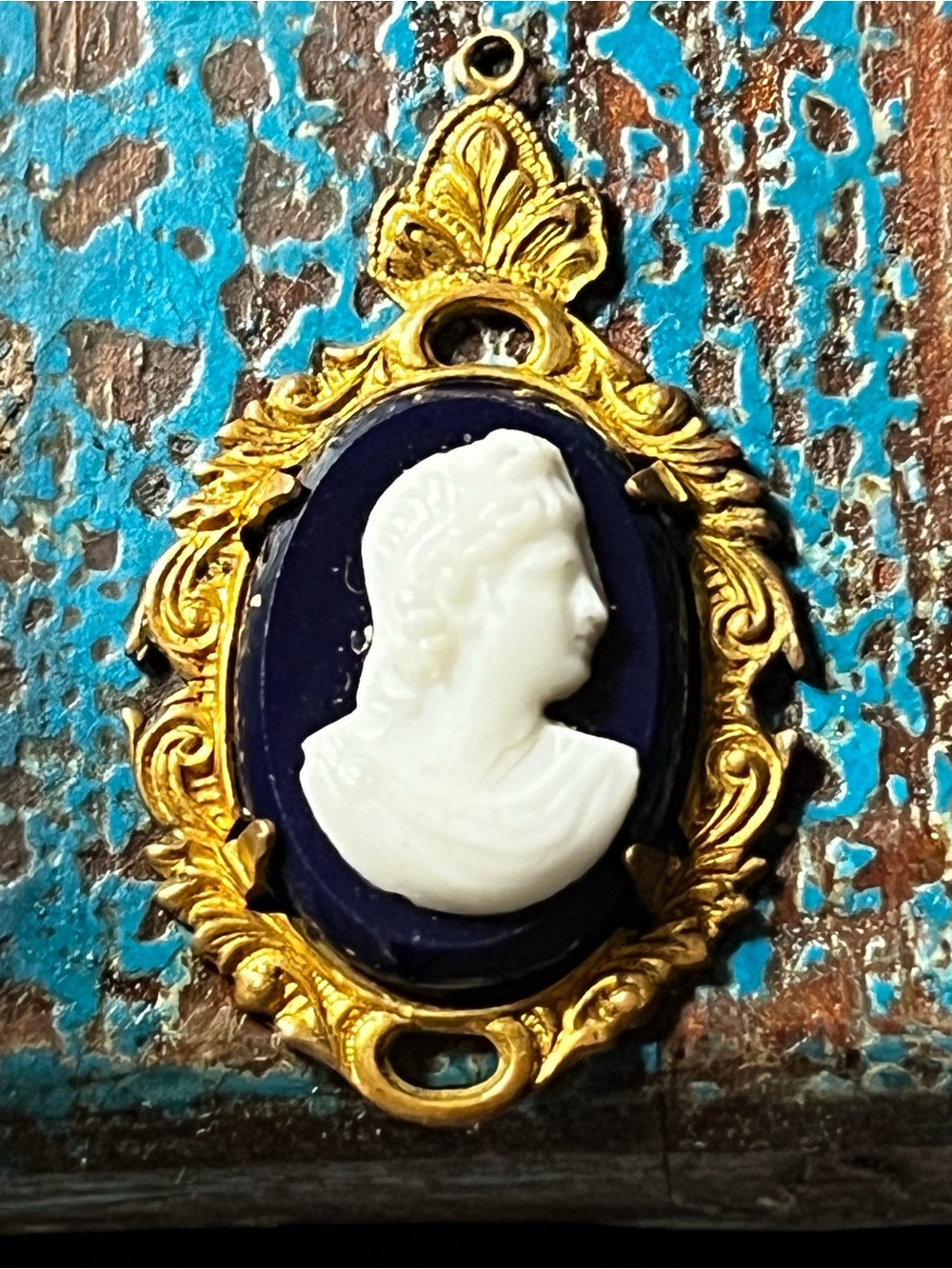 Vintage Navy Blue Onyx or Agate Victorian Shell Carved Cameo Gold Tone Pendant